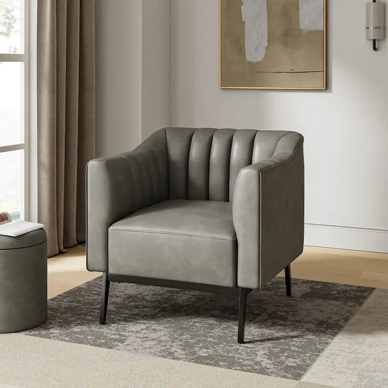Chaise industrielle en cuir avec capitonnage en canal et pieds en métal