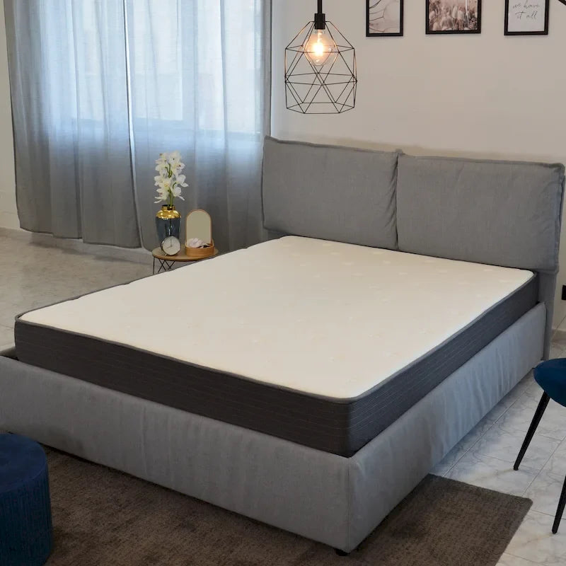 Matelas hybride en boîte de 8 po en mousse à mémoire de forme et ressorts ensachés de fermeté moyenne