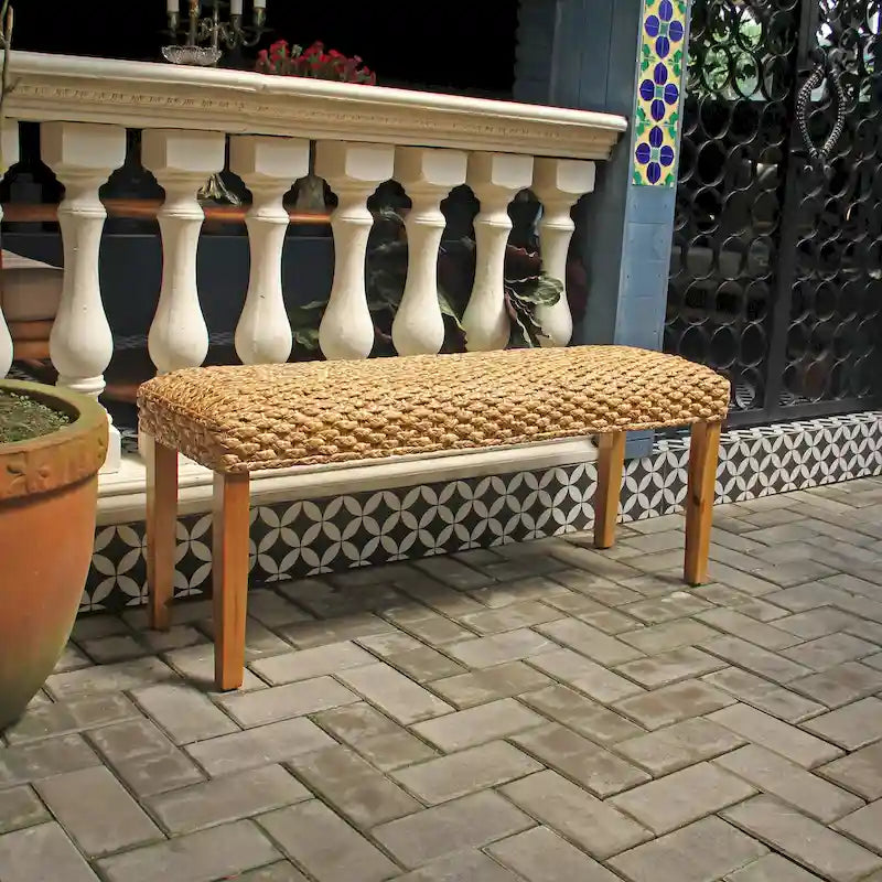 Banc d'intérieur en bois massif et jacinthe d'eau naturelle